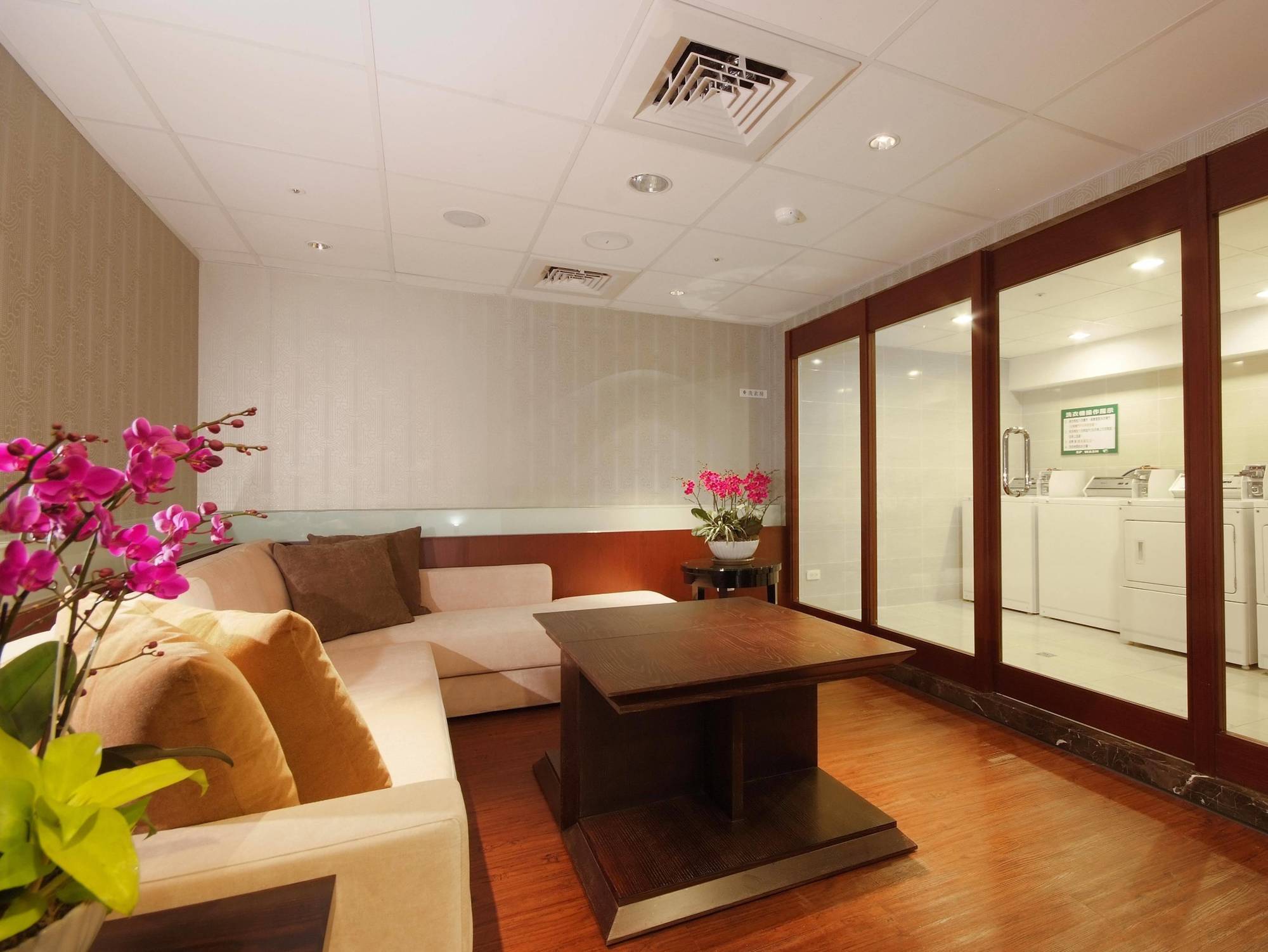 Hotel Leisure 台中輕行旅 Εξωτερικό φωτογραφία